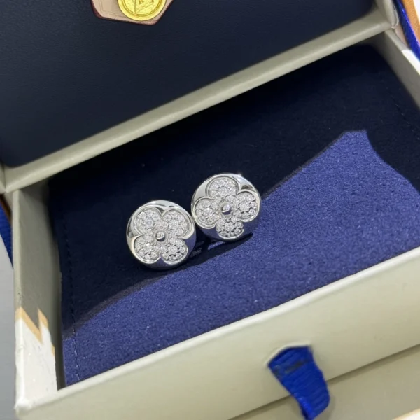 LV Diamond Blossom Ear Stud – Louis Vuitton Replica Jewelry