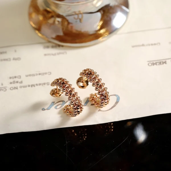 The Cartier Clash de Cartier earrings in rose gold showcase a bold and edgy design.