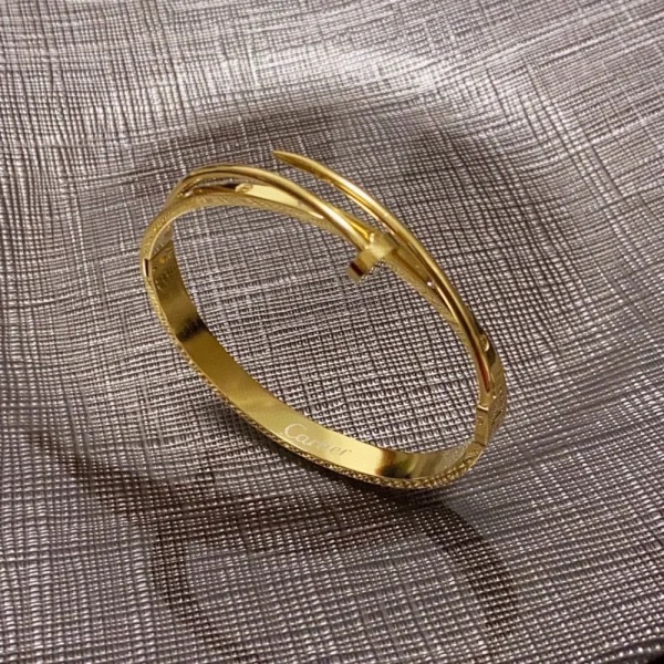 Juste un Clou bracelet Cartier | Designer Jewelry at GodJewel