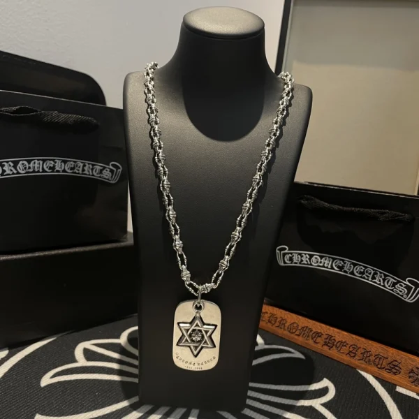 High-quality silver chain necklace design for men and women, combining durability with timeless fashion.
