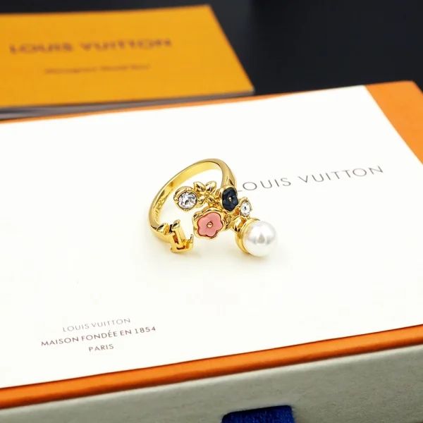 Louis Vuitton Botanica Ring replica – Luxurious floral-inspired LV ring with elegant detailing by GodJewel