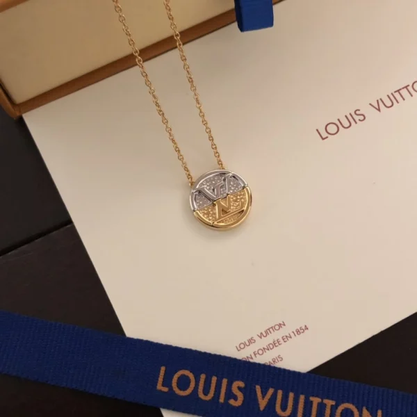 Louis Vuitton Collier L to V Necklace replica – Sleek Louis Vuitton-inspired necklace with signature L to V design by GodJewel