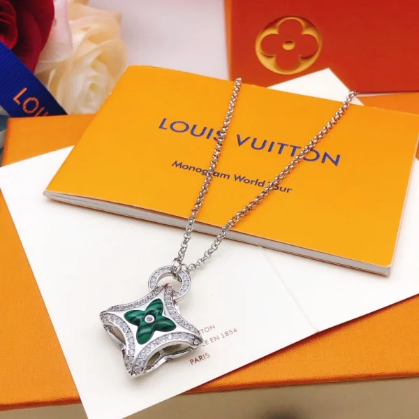 Louis Vuitton Ever Blossom Necklace replica – Refined floral-inspired LV necklace with timeless elegance by GodJewel