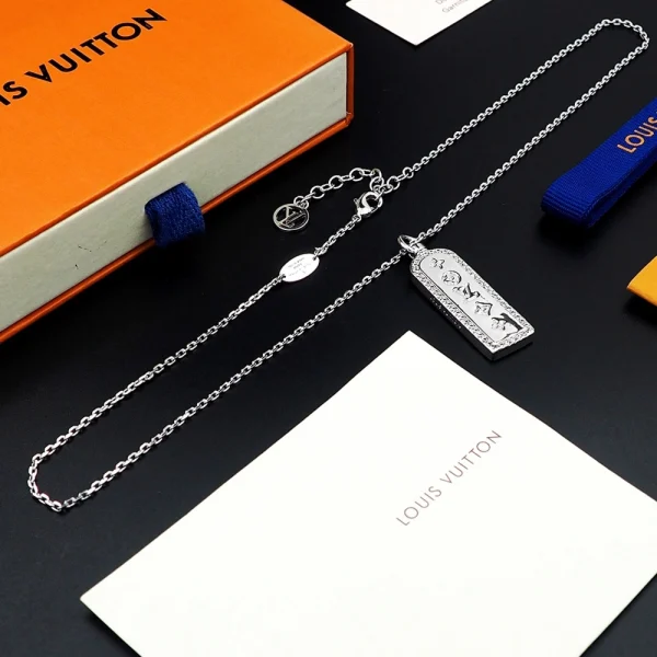 Les Gastons Vuitton Large Tag Pendant – LV Jewelry | GodJewel