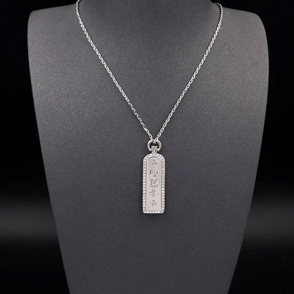 Les Gastons Vuitton Large Tag Pendant replica – Bold LV-inspired pendant necklace with engraved tag design by GodJewel