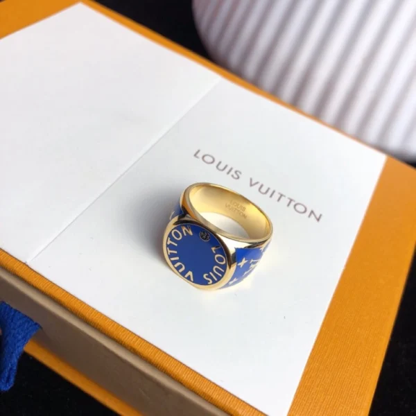 Louis Vuitton LV Colors Signet Ring – Louis Vuitton Luxury Jewelry | GodJewel