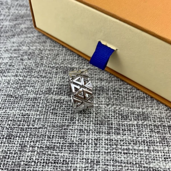 Louis Vuitton LV Volt Mesh Ring – Louis Vuitton Luxury Jewelry | GodJewel