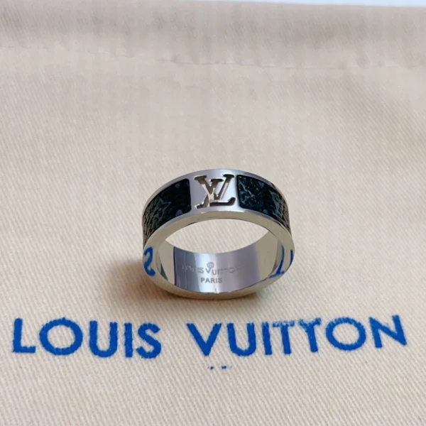 Louis Vuitton Monogram Eclipse Ring replica – Bold and refined LV ring with signature monogram design by GodJewel