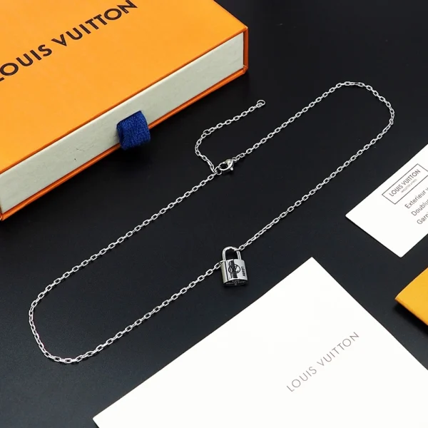 Louis Vuitton Silver Lockit Pendant replica – Elegant silver pendant with signature LV lock design by GodJewel