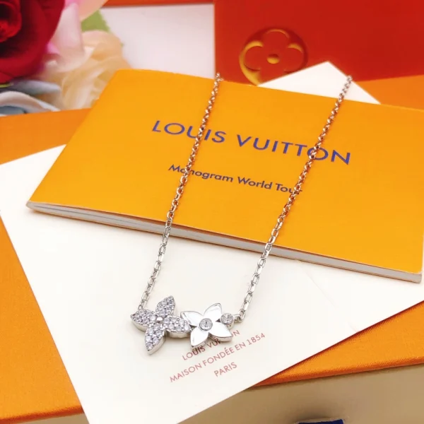 Star Blossom Necklace replica – Dainty and elegant star-shaped Louis Vuitton-inspired necklace by GodJewel
