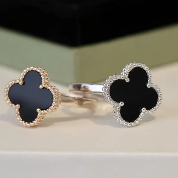 Van Cleef & Arpels Clover ring in rose gold – Feminine and refined clover ring by GodJewel