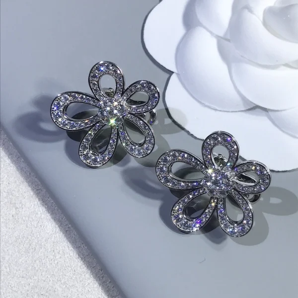 Van Cleef Flowerlace earrings – Intricate floral lace-inspired luxury earrings with elegant craftsmanship by GodJewel