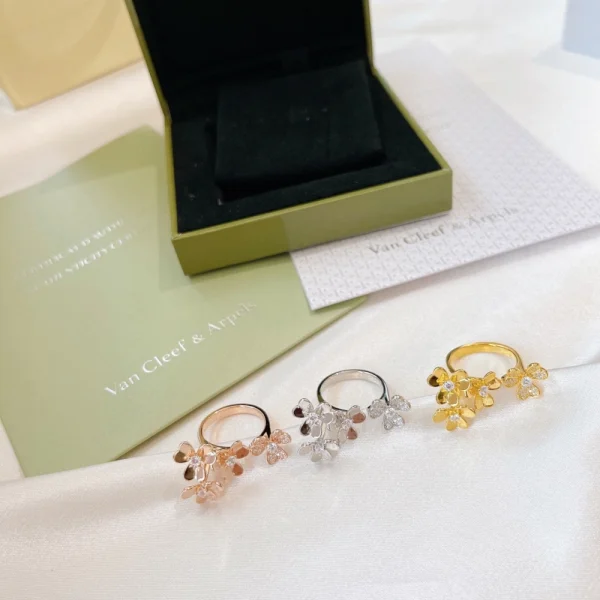 Van Cleef & Arpels Frivole Between the Finger ring in white gold – Sparkling floral luxury ring by GodJewel