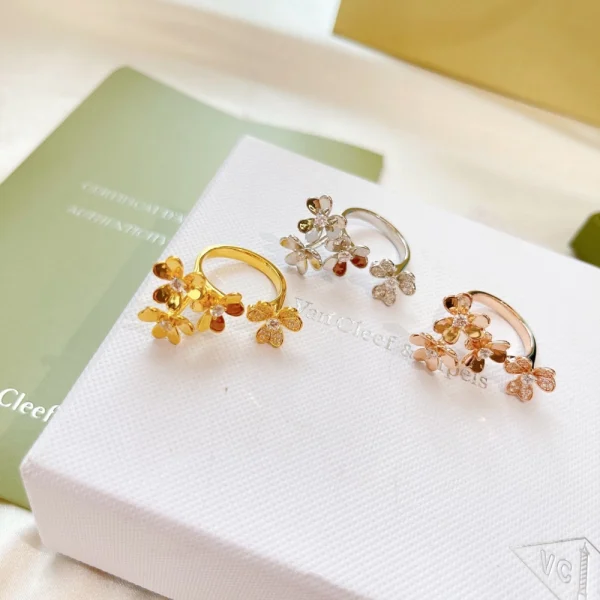 Frivole Between the Finger ring | Van Cleef & Arpels Jewelry