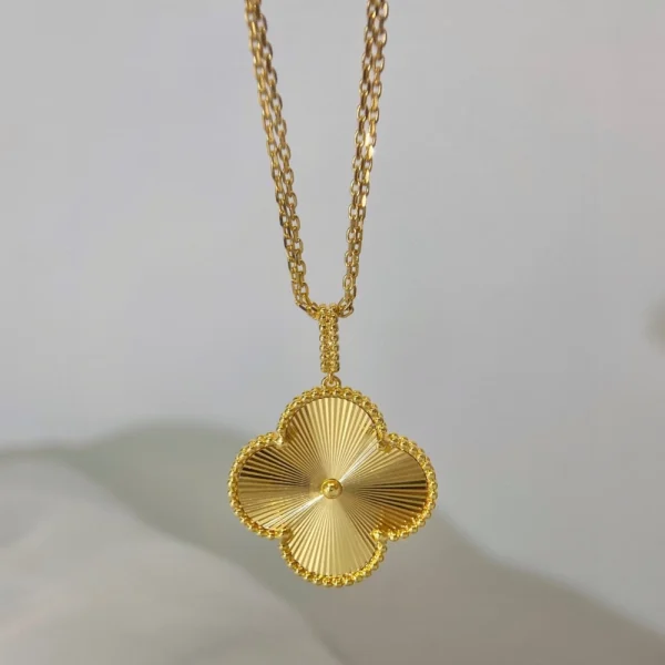 Van Cleef & Arpels Magic Alhambra long necklace 1 motif – Elegant single-clover luxury pendant by GodJewel