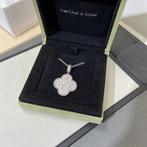 Van Cleef Magic Alhambra long necklace 1 motif | GodJewel Official