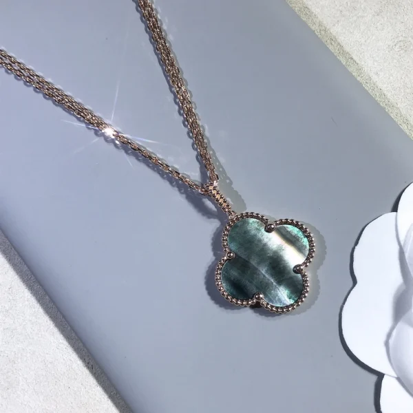 Van Cleef Magic Alhambra long 1 motif | Jewelry at GodJewel