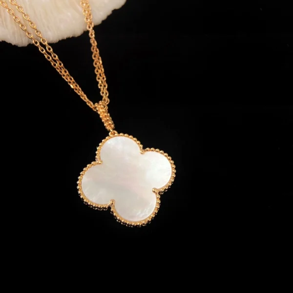 Van Cleef Magic Alhambra necklace 1 motif – Refined single-clover pendant luxury jewelry by GodJewel