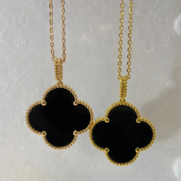 Van Cleef Arpels Magic Alhambra necklace 1 motif | GodJewel