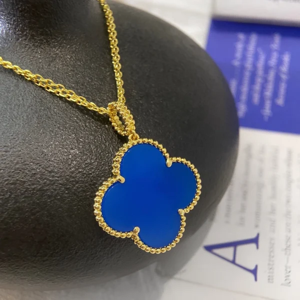 Van Cleef & Arpels Magic Alhambra long necklace 1 motif in yellow gold – Timeless single-clover luxury necklace by GodJewel