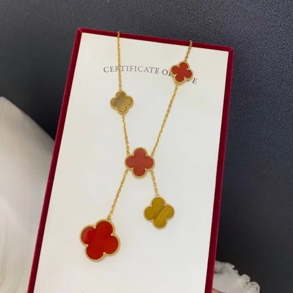 Van Cleef Arpels Magic Alhambra necklace 6 motifs | GodJewel