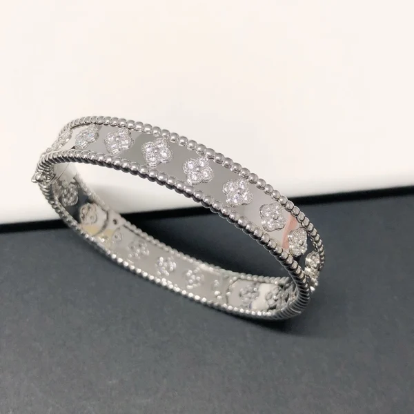 Van Cleef Perlée clovers bracelet in white gold – Elegant and refined clover jewelry by GodJewel