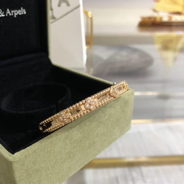 Perlée sweet clovers bracelet | Van Cleef & Arpels at GodJewel