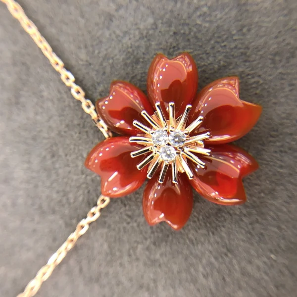 Van Cleef & Arpels Rose de Noël clip pendant | GodJewel