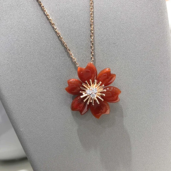 Van Cleef & Arpels Rose de Noël clip pendant | GodJewel