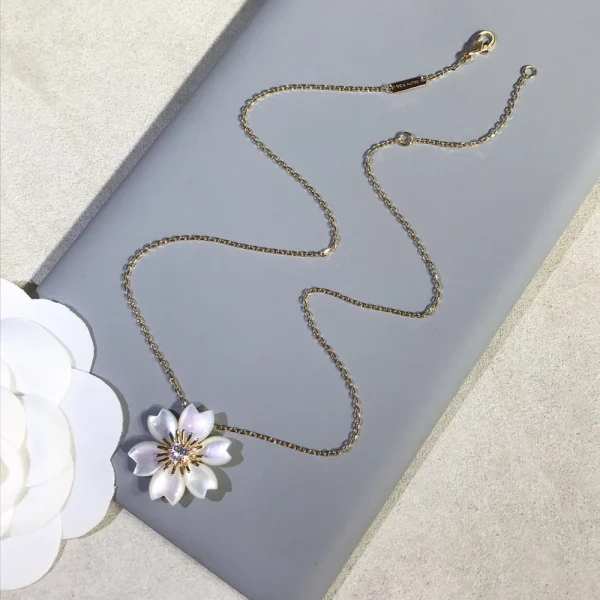 Van Cleef & Arpels Rose de Noël clip pendant necklace – Festive floral-inspired luxury jewelry by GodJewel