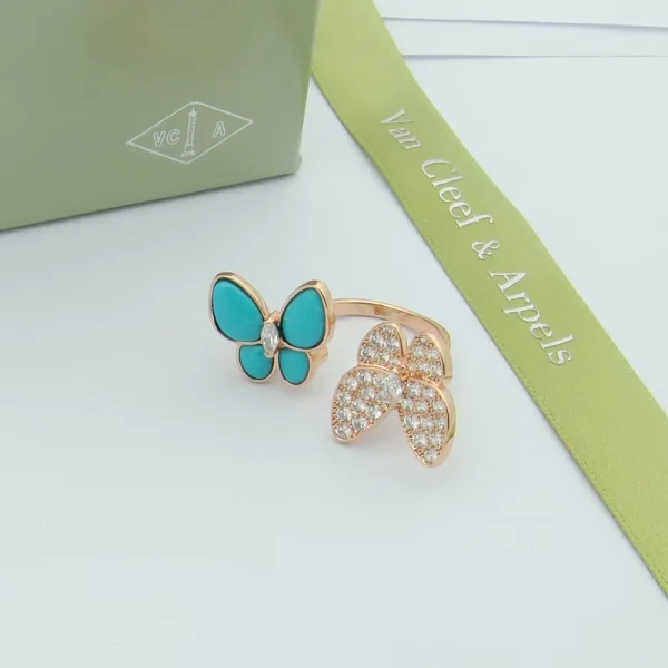 Van Cleef & Arpels Two Butterfly ring in rose gold – Feminine and refined double butterfly ring by GodJewel