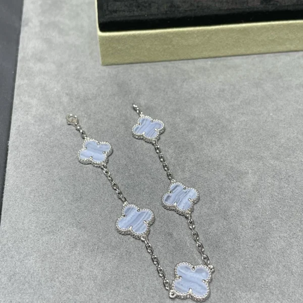 Van Cleef and Arpels Vintage Alhambra bracelet 5 motifs – Elegant five-clover luxury bracelet by GJ