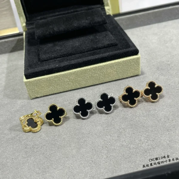 Vintage Alhambra earrings in white gold – Iconic clover-motif stud earrings with refined elegance by GodJewel