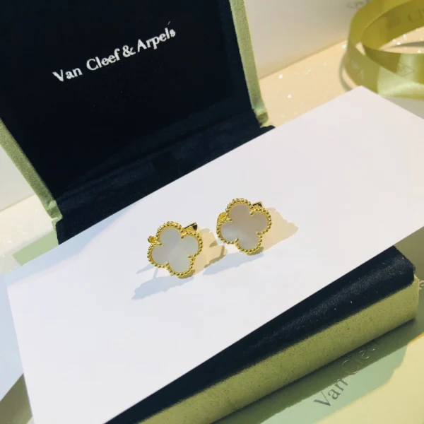 Van Cleef Arpels Vintage Alhambra earrings – Signature clover-shaped earrings with beaded edges, fine jewelry at GodJewel