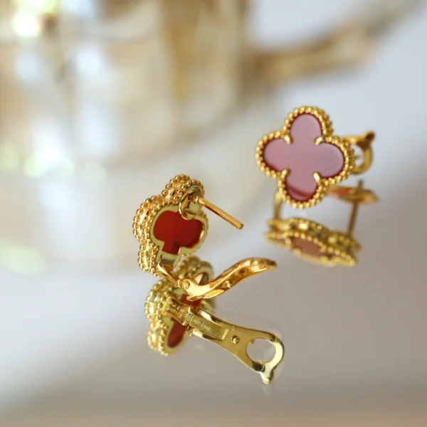 Vintage earrings by Van Cleef – Timeless four-leaf clover luxury jewelry at GodJewel