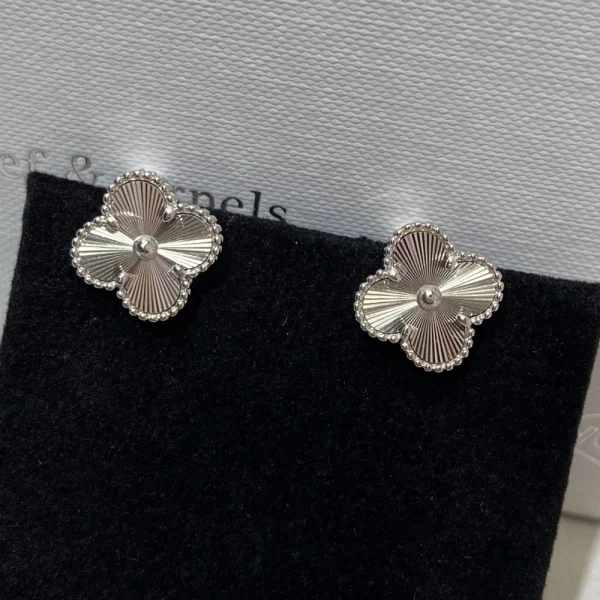 Van Cleef & Arpels Alhambra earrings – Iconic vintage-inspired earrings with luxurious finish from GodJewel