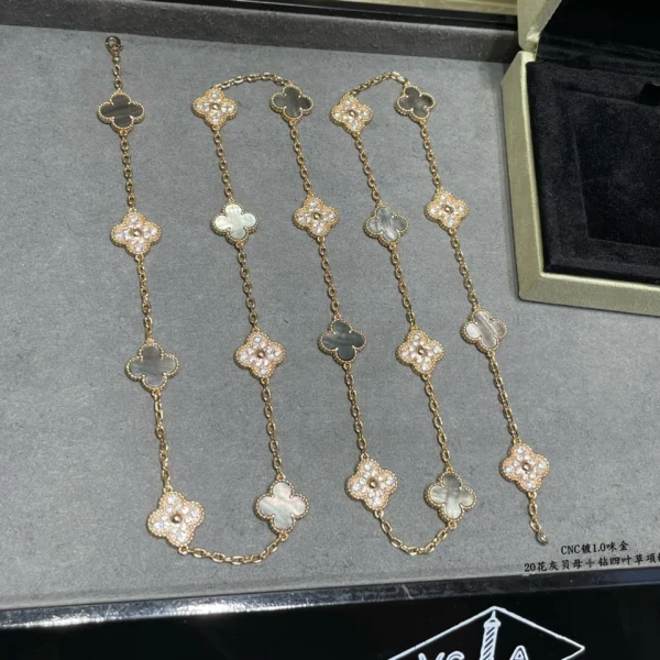 Vintage Alhambra long necklace – Elegant clover-inspired long luxury jewelry by GodJewel