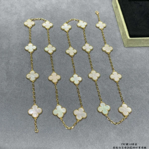 Van Cleef & Arpels Vintage Alhambra long necklace | GodJewel