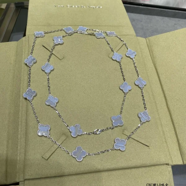 Van Cleef and Arpels Vintage Alhambra necklace 20 motifs | GJ