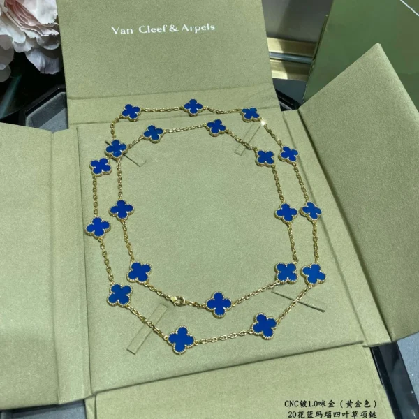 Van Cleef Arpels Vintage Alhambra necklace 20 motifs | GodJewel