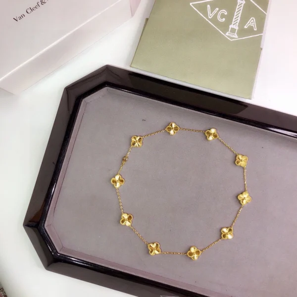 Van Cleef Arpels Vintage Alhambra necklace 10 motifs | GodJewel