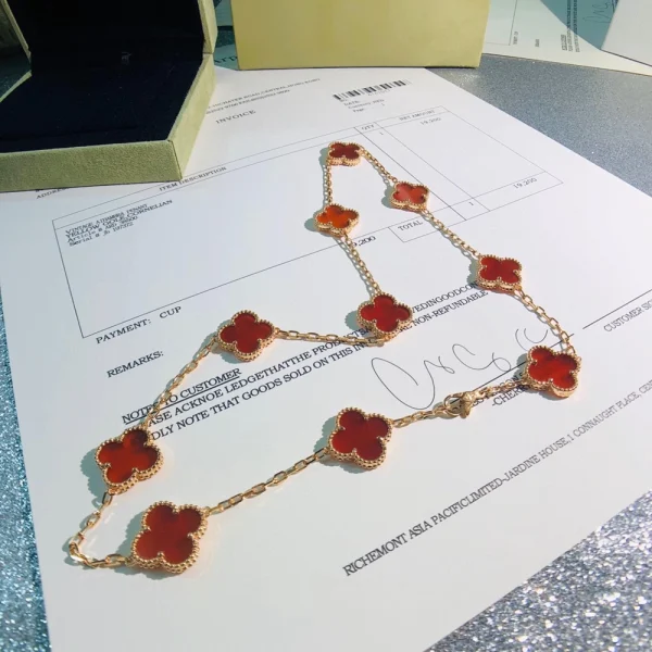 Van Cleef Arpels Vintage Alhambra 10 motifs | GodJewel