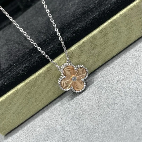 Van Cleef & Arpels Vintage Alhambra pendant necklace | GodJewel