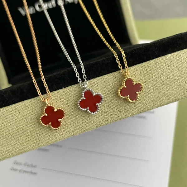 Van Cleef Vintage Alhambra necklace pendant | GodJewel Jewelry