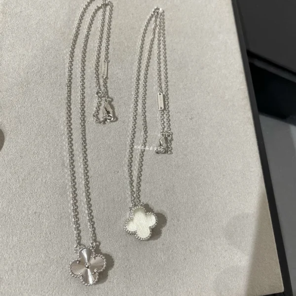 Van Cleef Vintage Alhambra pendant | GodJewel Jewelry
