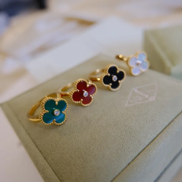 Vintage Alhambra ring | Van Cleef & Arpels Inspired Jewelry