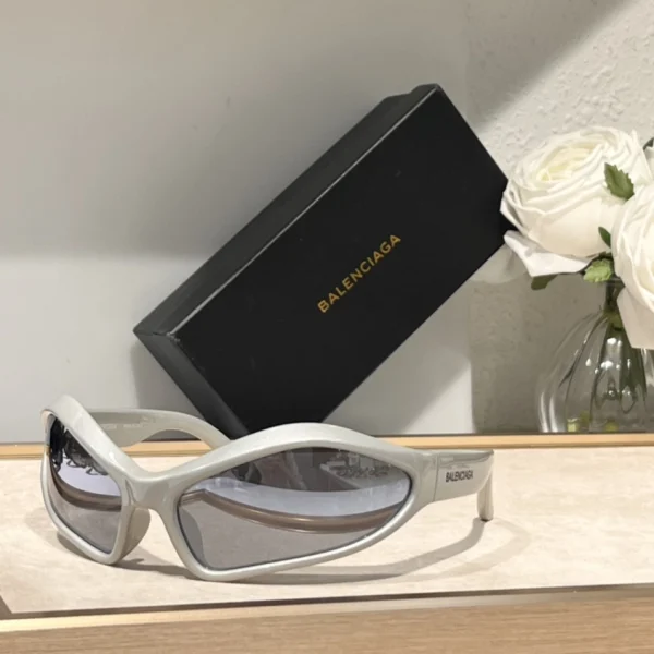 Balenciaga Fennec Oval sunglasses – sleek designer eyewear with slim oval frame and subtle logo
