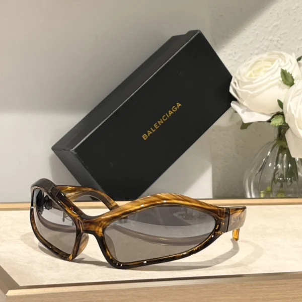Balenciaga oval sunglasses for men and women – Fennec model with fashion-forward slim frame