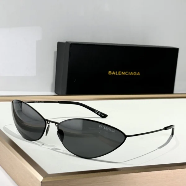 Balenciaga Malibu Round sunglasses – designer round-frame eyewear with minimalist luxury finish