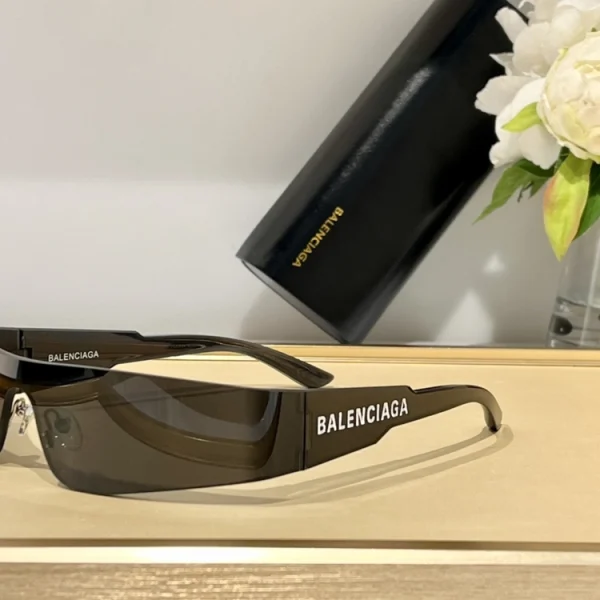 Balenciaga Mono sunglasses – minimalist design meets maximum impact
